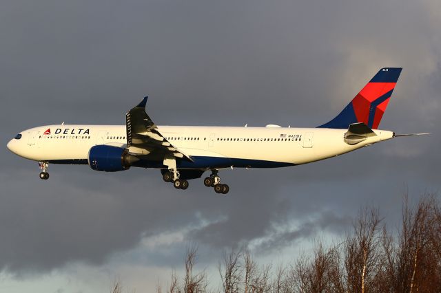 Airbus A330-900 (N421DX)