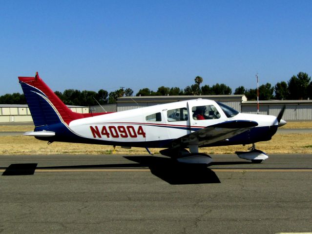 Piper Cherokee (N40904) - Taxiing to RWY 24