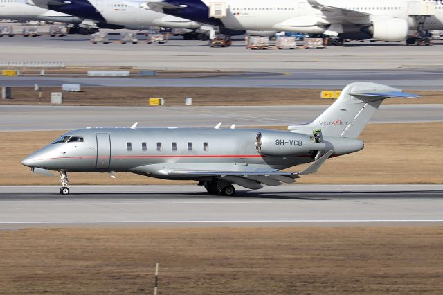 Canadair Challenger 350 (9H-VCB)