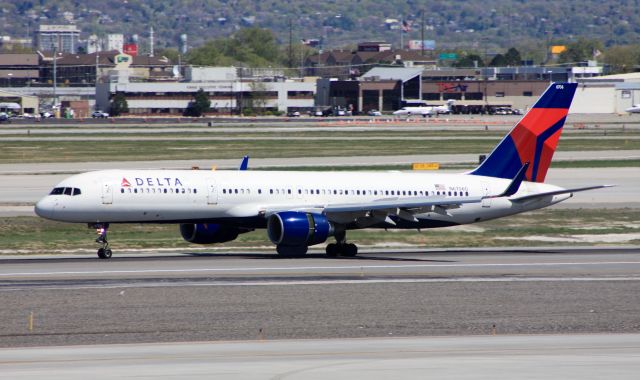 Boeing 757-200 (N6706Q)