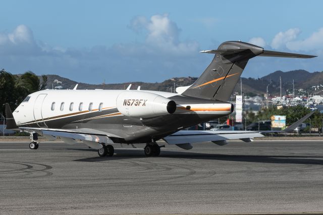 Bombardier Challenger 300 (N573FX)