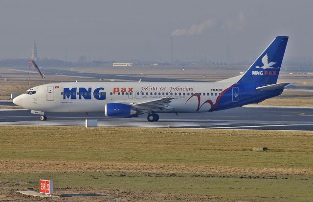 BOEING 737-400 (TC-MNI) - MNG Airlines at Brussels - 2005-01-16.