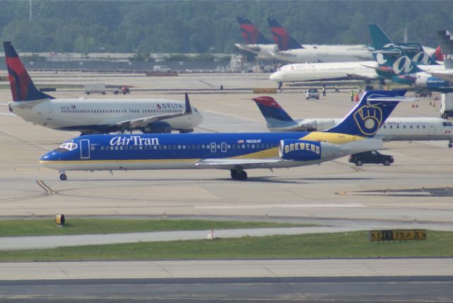 Boeing 717-200 (N932AT)