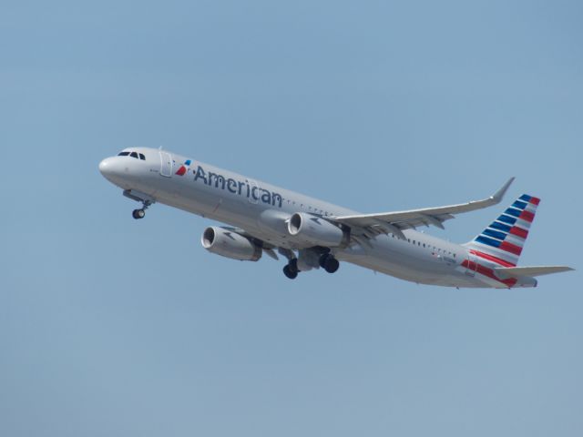 Airbus A321 (N108NN)