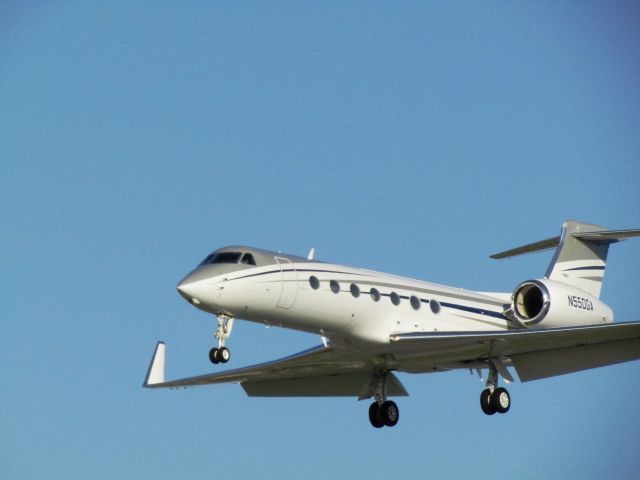 Gulfstream Aerospace Gulfstream V (N550GA) - Landing RWY 30