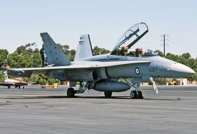 A21108 — - AUSTRALIA - AIR FORCE - MCDONNELL DOUGLAS F/A-18B HORNET - REG A21-108 (CN 0392/ATF108) - EDINBURGH RAAF BASE ADELAIDE SA. AUSTRALIA - YPED (14/11/1987)