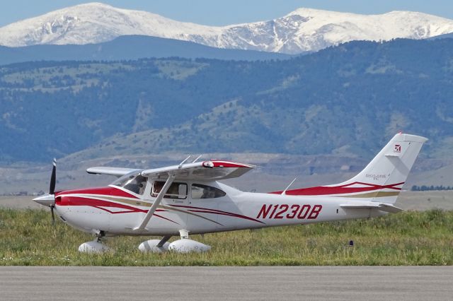 Cessna Skylane (N1230B)