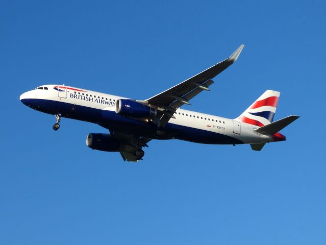 Airbus A320 (G-EUYX)