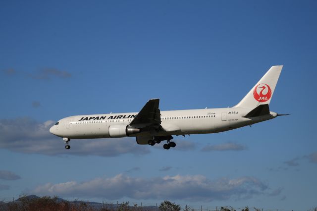 BOEING 767-300 (JA651J) - October 5th 2017:HND-HKD.