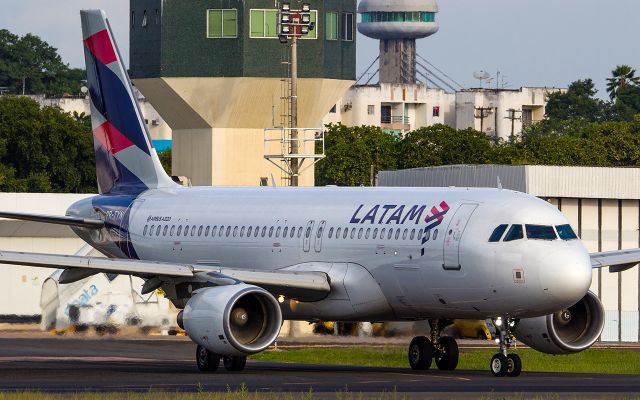 Airbus A320 (PR-TYN)