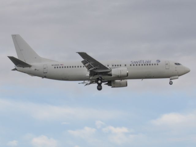 BOEING 737-400 (N149XA)