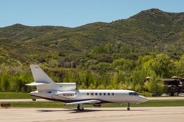 Dassault Falcon 50 (N136MV)