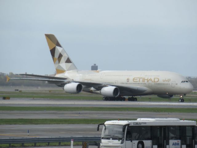 Airbus A380-800 (A6-APJ)