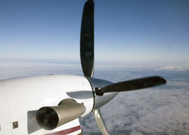 Beechcraft Super King Air 200 (N351CB) - Sutter speed 1/8000 second. Prop rpm 1,700 per minute.