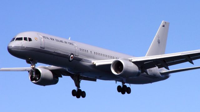 Boeing 757-200 (ANZ7571) - Flying Prince Harry and Megan Markle to Wellington