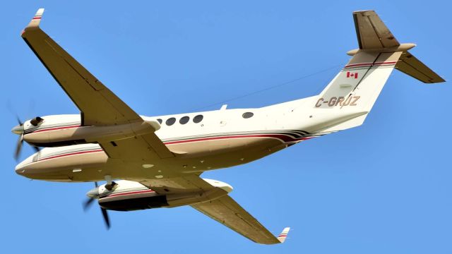 Beechcraft Super King Air 300 (C-GRJZ)