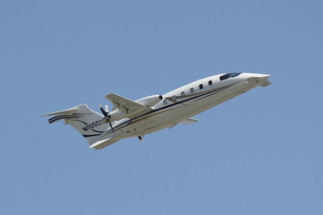 Piaggio P.180 Avanti (N105SL) - Piaggio P.180 Avanti (N105SL) departs Sarasota-Bradenton International Airport