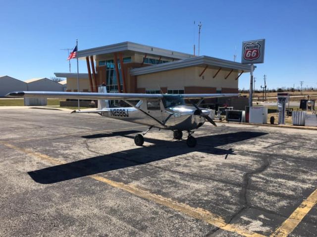 Cessna Commuter (N2586J)