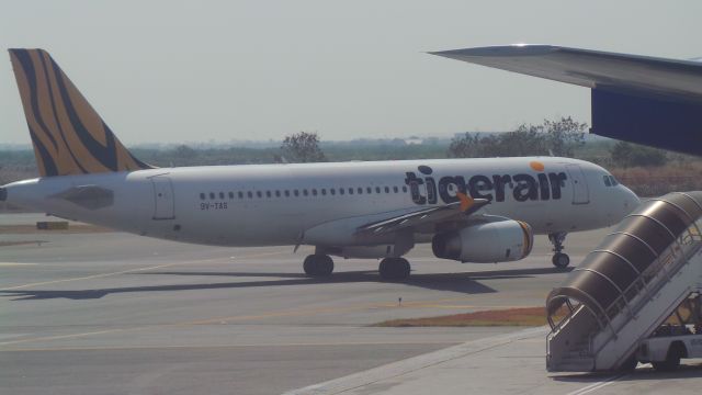 Airbus A320 (9V-TAS) - Taxi to Runway (Bangkok to Singapore)