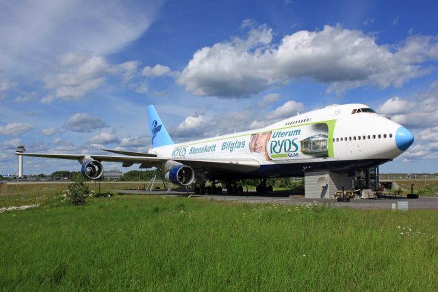 Boeing 747-200 — - Jumbo Hostel