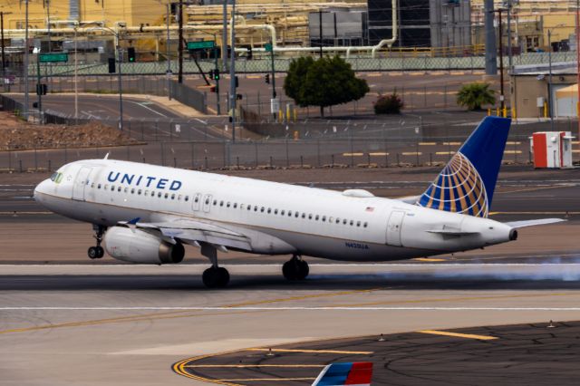 Airbus A320 (N420UA) - United Airlines A320 landing at PHX on 9/10/22. Taken with a Canon 850D and Tamron 150-600mm G2 lens.