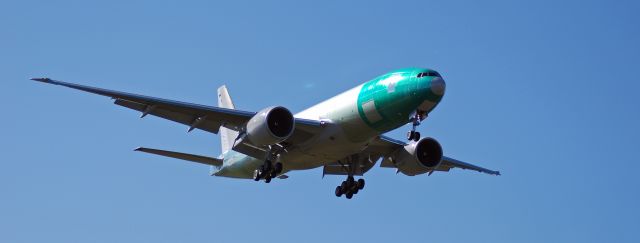 Boeing 777-200 (N5017Q) - Boeing 777 on final for Portland International Airport. Getting painted at PDX for Aerologic