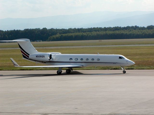 Gulfstream Aerospace Gulfstream V (N506QS) - Arnold Schwarzeneggers privatjet  -  Graz  -  2007-06-24  -  Gulfstream Aerospace