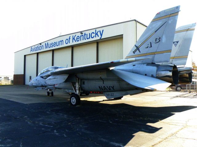 Grumman F-14 Tomcat (16-1860) - A Swordsmen (VF-32) Tomcat (Grumman F-14B BuNo.161860)has been on display at <a href="http://www.aviationky.org/">The Aviation Museum of Kentucky</a> at Bluegrass Airport (KLEX) since she retired in October 2005.