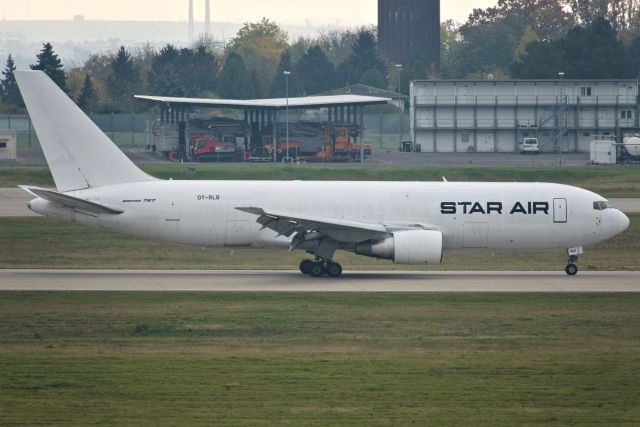 BOEING 767-200 (OY-RLB)