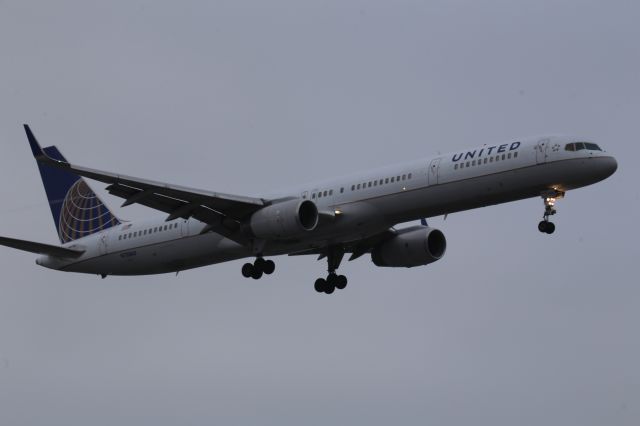 BOEING 757-300 (N73860)