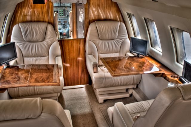 Hawker 800 (N406J)