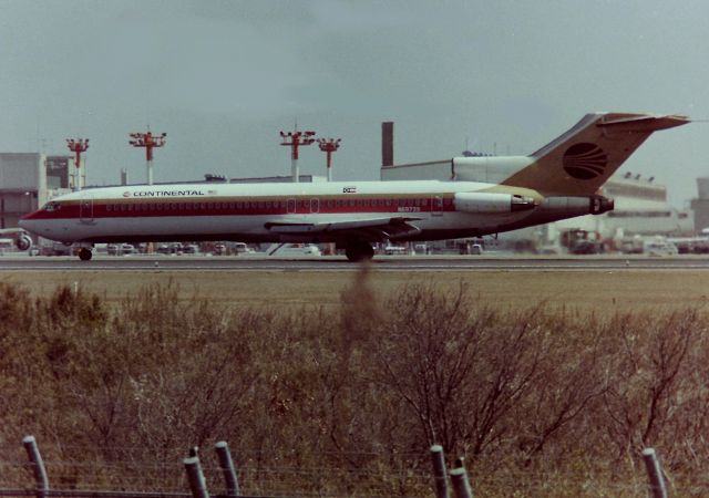 BOEING 727-200 (N69739) - This is the picture taken before about 30 years, br /but a photo date isnt recording a photo date then, br /and is unclear.br /CO Boeing 727-224br /N69739  20667/1153br /Continental Air Lines>Air Micronesia