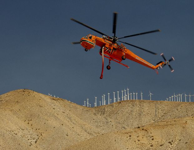 N6962R — - S-64E on approach to dipping station during wildfire suppression.