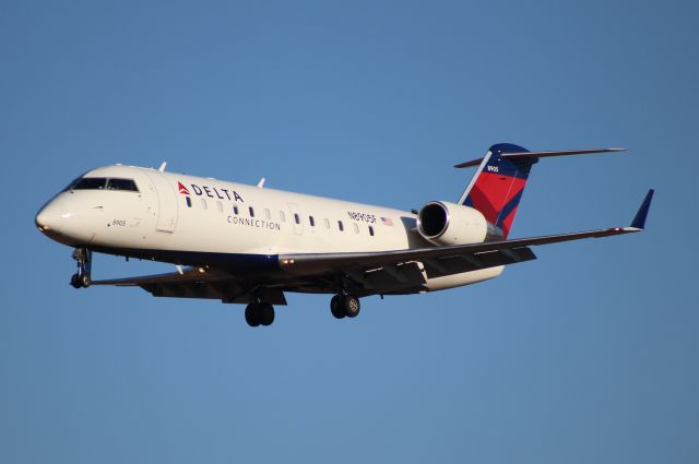 Canadair Regional Jet CRJ-200 (N8905F) - Quick flight over from New York-JFK.