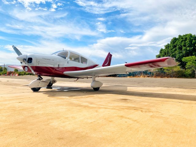 Piper Cherokee (N8409R)