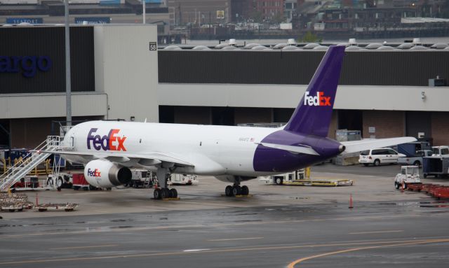 Boeing 757-200 (N944FD)