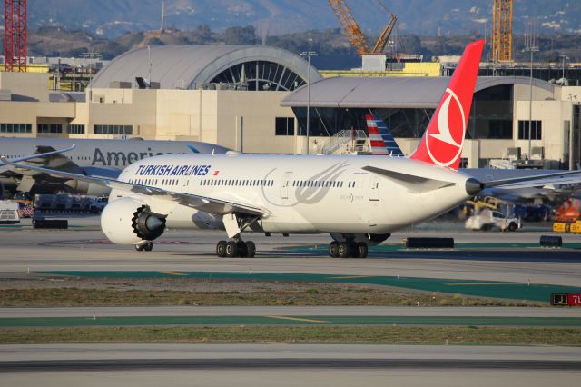Boeing 787-9 Dreamliner (TC-LLF)