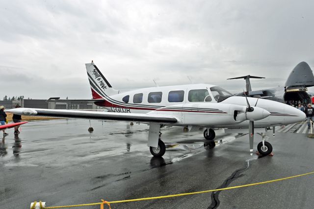 Piper Navajo (C-GDJR)