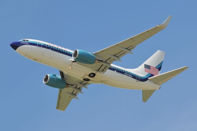 Boeing 737-700 (N278EA) - Bringing Governor Pence back from the Republican National Convention. Landing 23-R earlier this afternoon 7-22-16. Fresh out of the paint shop with new Titles "Trump - Pence" "Make America Great Again" and on the nose "Spirit of the American Soldier"