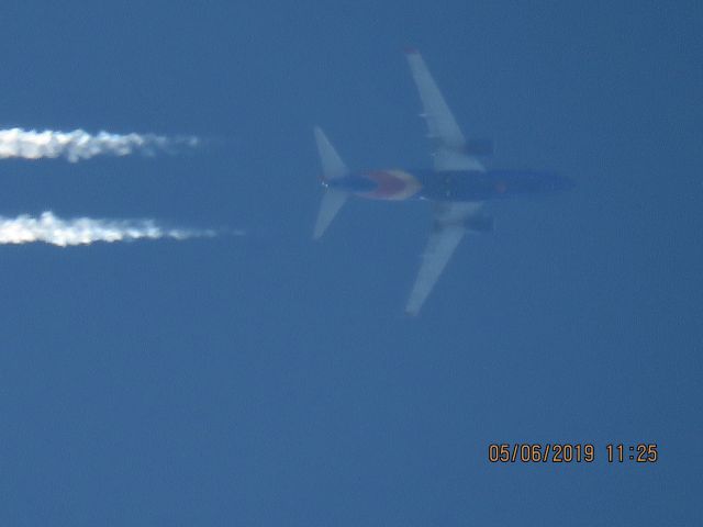 Boeing 737-700 (N757LV)