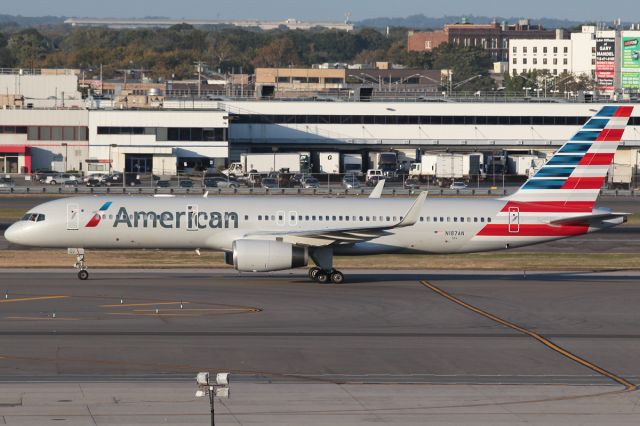 Boeing 757-200 (N187AN) - IN THE NEW LIVERY 