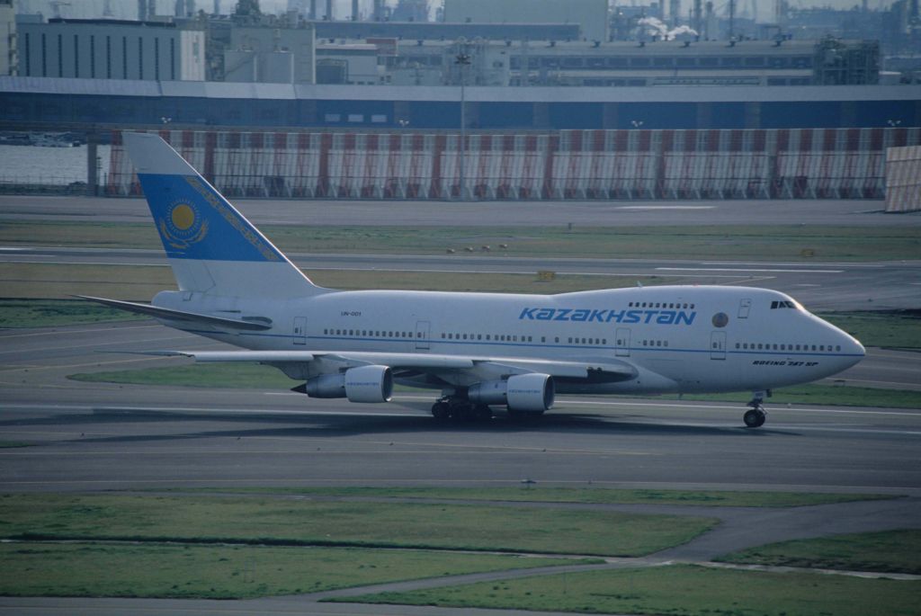 BOEING 747SP (TSO1) - Taxing at Tokyo-Haneda Intl Airport on 1994/04/09 " Kazakhstan Gvmt "