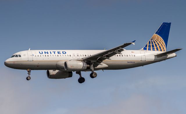 Airbus A320 (N430UA) - United 325 arrives from Tampa