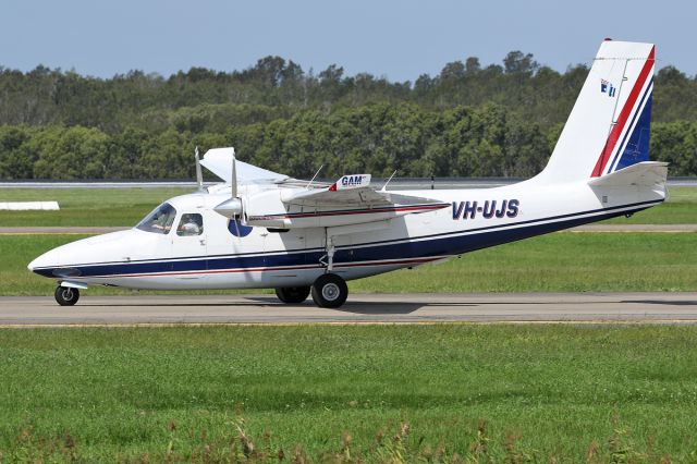 Aero Commander 500 (VH-UJS)