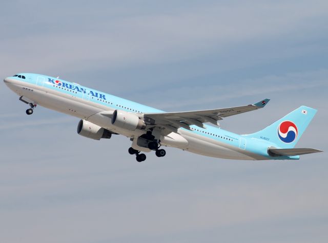 Airbus A330-200 (HL8227)