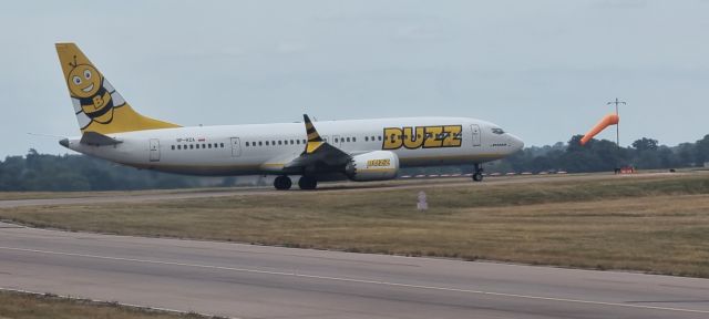 Boeing 737-700 (SP-RZA) - Intriguing livery for Buzz!