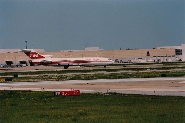 BOEING 727-200 (N5433Q) - TWA B727 ready to depart KDFW enroute to KSTL