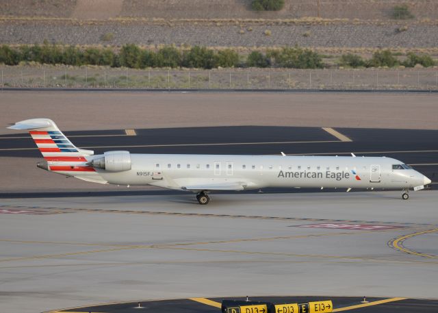 Canadair Regional Jet CRJ-900 (N915FJ)