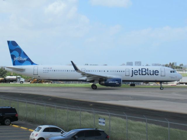 Airbus A321 (N937JB)