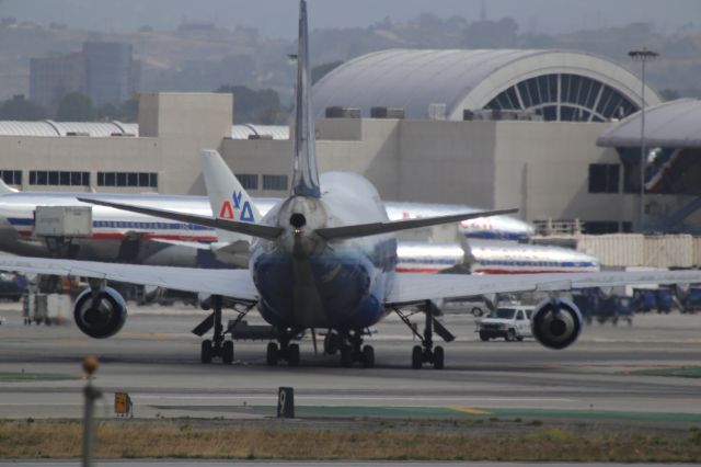 Boeing 747-400 (N122UA)